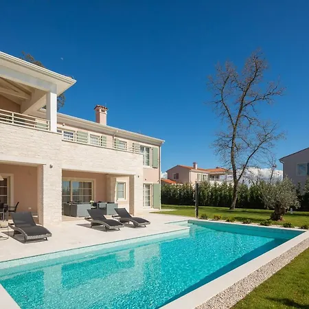 Estelle By Ilc 布罗托尼贾